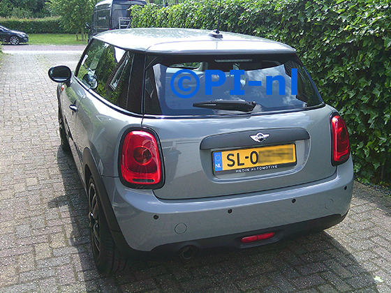 Parkeersensoren (set E 2025) ingebouwd door PI-nl in een Mini One met canbus uit 2018. De pieper werd achterin gemonteerd.