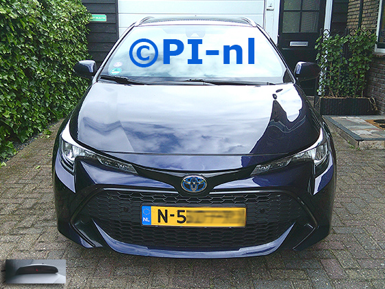 Parkeersensoren (set A 2025) ingebouwd door PI-nl in de voorbumper van een Toyota Corolla Sports Touring Hybrid uit 2021. De display werd linksvoor bij de a-stijl gemonteerd.