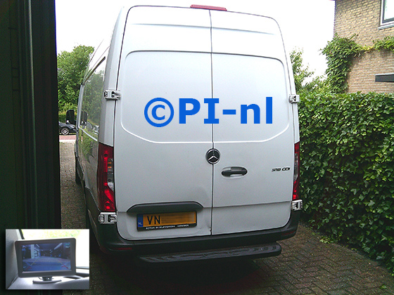 Parkeercamera (set 2025) ingebouwd door PI-nl in een Mercedes-Benz Sprinter met canbus uit 2020. De monitor is van de set met bumpercamera.