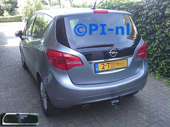 Parkeerset (set 2025) ingebouwd door PI-nl in een Opel Meriva met canbus uit 2014. De spiegeldisplay is van de set met bumpercamera.