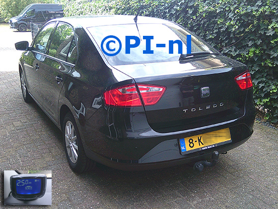 Parkeersensoren (set B 2025) ingebouwd door PI-nl in een Seat Toledo met canbus uit 2013. De display werd linksvoor bij de a-stijl gemonteerd.