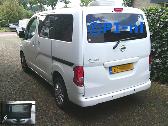 Parkeersensoren (set D 2025) ingebouwd door PI-nl in een Nissan NV200 camperbus met canbus uit 2016. De monitor is van de set met bumpercamera en sensoren.