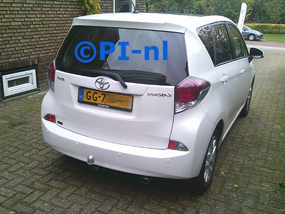 Parkeersensoren (set E 2025) ingebouwd door PI-nl in een Toyota Verso S uit 2012. De pieper werd voorin gemonteerd.