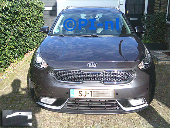 Parkeersensoren (set A 2025) ingebouwd door PI-nl in de voorbumper van een Kia Niro Hybrid uit 2018. De display werd linksvoor bij de a-stijl gemonteerd.