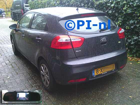 Parkeersensoren (set D 2025) ingebouwd door PI-nl in een Kia Rio uit 2014. De spiegeldisplay is van de set met bumpercamera en sensoren.