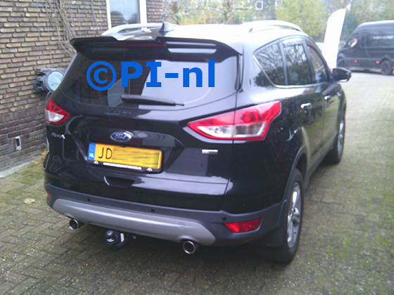 Parkeersensoren (set E 2025) ingebouwd door PI-nl in een Ford Kuga met canbus uit 2013. De pieper werd voorin gemonteerd.