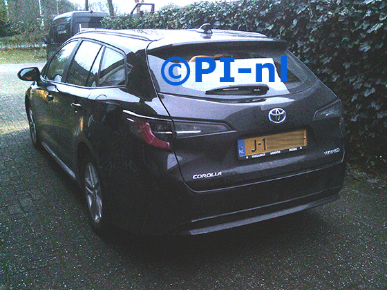Parkeersensoren (set E 2025) ingebouwd door PI-nl in een Toyota Corolla TouringSports Hybrid met canbus uit 2020. De pieper werd voorin gemonteerd.