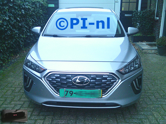 Parkeersensoren (set A 2025) ingebouwd door PI-nl in de voorbumper van een Hyundai Ioniq Hybrid uit 2020. De display werd linksvoor bij de a-stijl gemonteerd. Er werden twee zwarte en twee standaard zilveren sensoren gemonteerd.