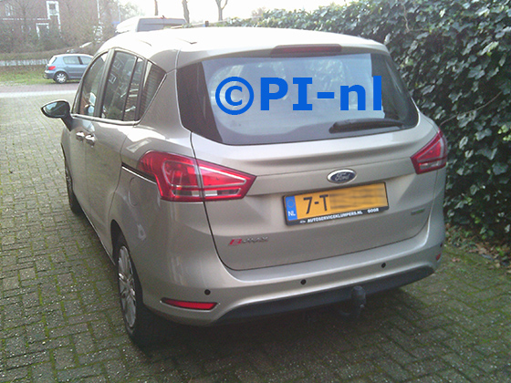 Parkeersensoren (set E 2025) ingebouwd door PI-nl in een Ford B-Max met canbus uit 2014. De pieper werd voorin gemonteerd.