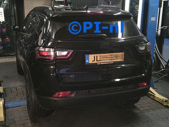 Parkeersensoren (set E 2026) ingebouwd door PI-nl in een Jeep Compass 4Xe Hybrid met canbus uit 2022. De pieper werd voorin gemonteerd.