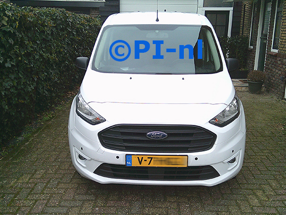 Parkeersensoren (set E 2026) ingebouwd door PI-nl in de voorbumper van een Ford Transit Connect uit 2020. De pieper werd voorin verstopt.
