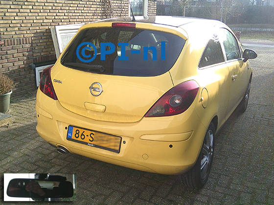Parkeersensoren (set A 2026) ingebouwd door PI-nl in een Opel Corsa met canbus uit 2011. De display werd op de binnenspiegel gemonteerd.