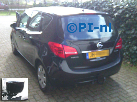 Parkeersensoren (set B 2026) ingebouwd door PI-nl in een Opel Meriva met canbus uit 2016. De display werd linksvoor bij de a-stijl gemonteerd.