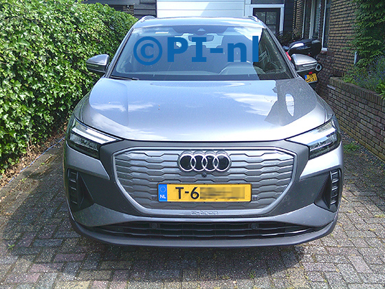 Parkeersensoren (set E 2026) ingebouwd door PI-nl in de voorbumper van een Audi Q4 E-tron Quattro uit 2023. De pieper werd voorin verstopt. Buitenste sensoren in antraciet, binnenste sensoren in kleur.