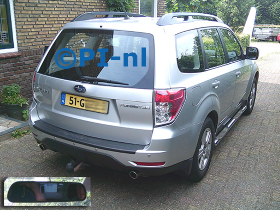 Parkeersensoren (set D 2026) ingebouwd door PI-nl in een Subaru Forester uit 2008. De spiegeldisplay is van de set met bumpercamera en sensoren. Er werden standaard zilveren sensoren gemonteerd.