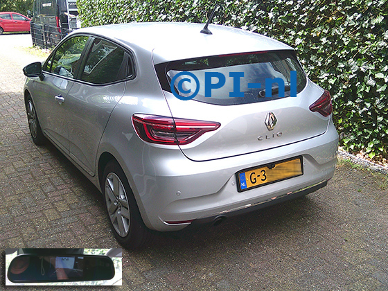 Parkeersensoren (set F 2026) ingebouwd door PI-nl in een Renault Clio met canbus uit 2019. De spiegeldisplay is van de set met kentekenplaatcamera en sensoren.