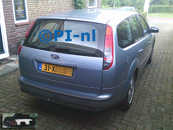 Parkeersensoren (set A 2026) ingebouwd door PI-nl in een Ford Focus Wagon uit 2007. De display werd op de binnenspiegel gemonteerd.