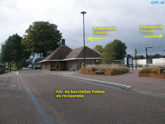 Bij de spoorwegovergang vindt u het station, waar u de trein of de bus kunt nemen richting Amersfoort / Utrecht of richting Harderwijk / Zwolle. Ook vindt u hier een stationsrestauratie. 