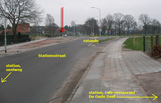 Na de spoorwegovergang komt u op de nieuwe rotonde.